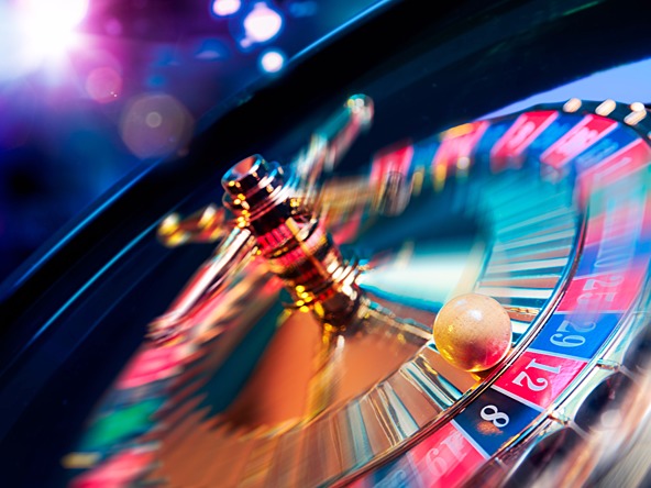 Gambling roulette wheel_crop